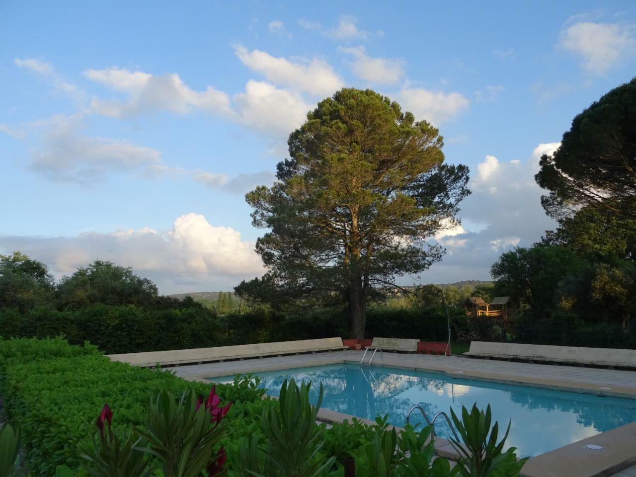 Hotel Domaine Le Moulin Neuf Saint-Quentin-la-Poterie Zewnętrze zdjęcie